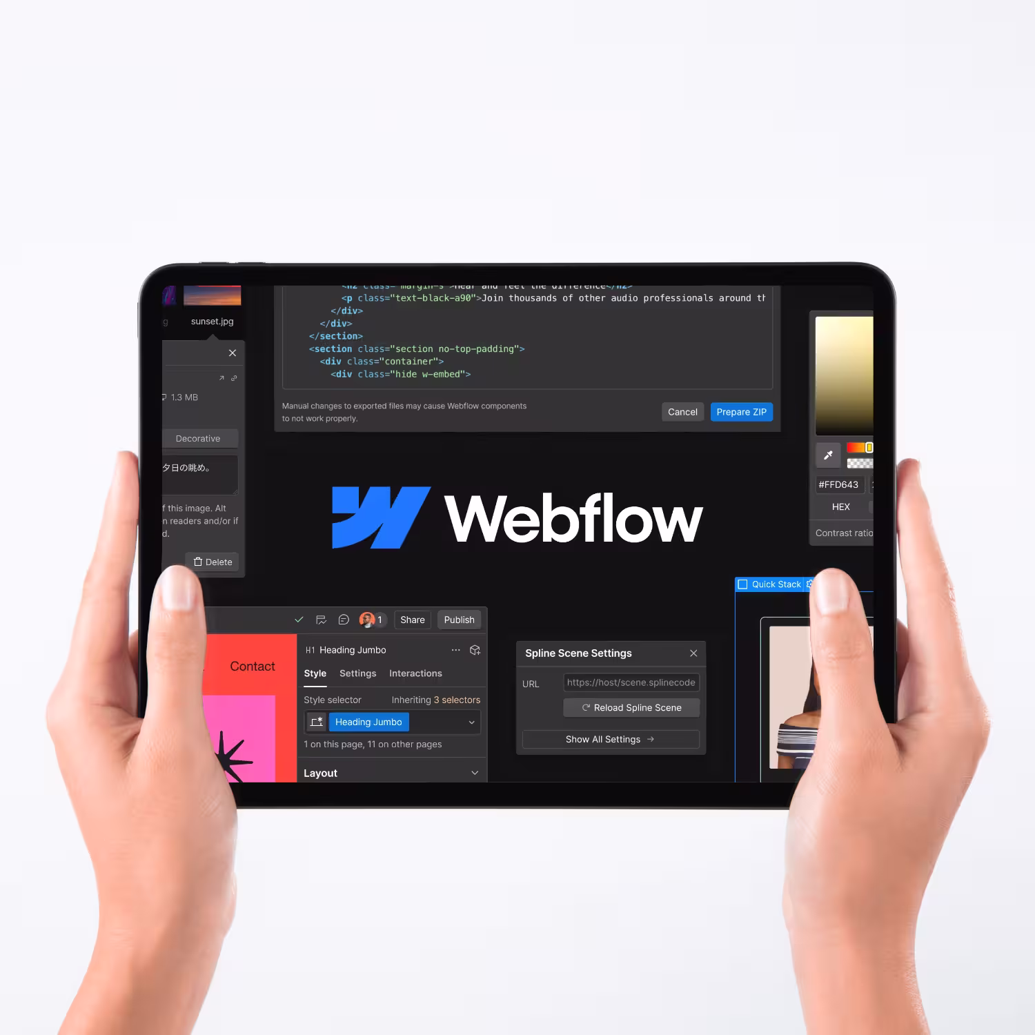 Manos sosteniendo una tableta que muestra la interfaz de diseño de Webflow con código y paneles de configuración.
