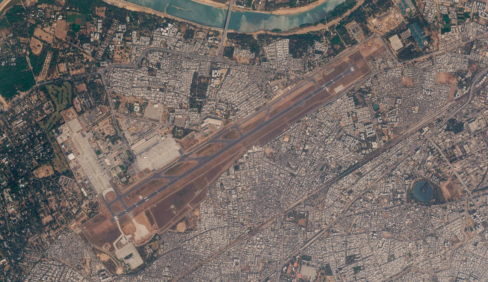 艾哈迈达巴德机场咨询公司