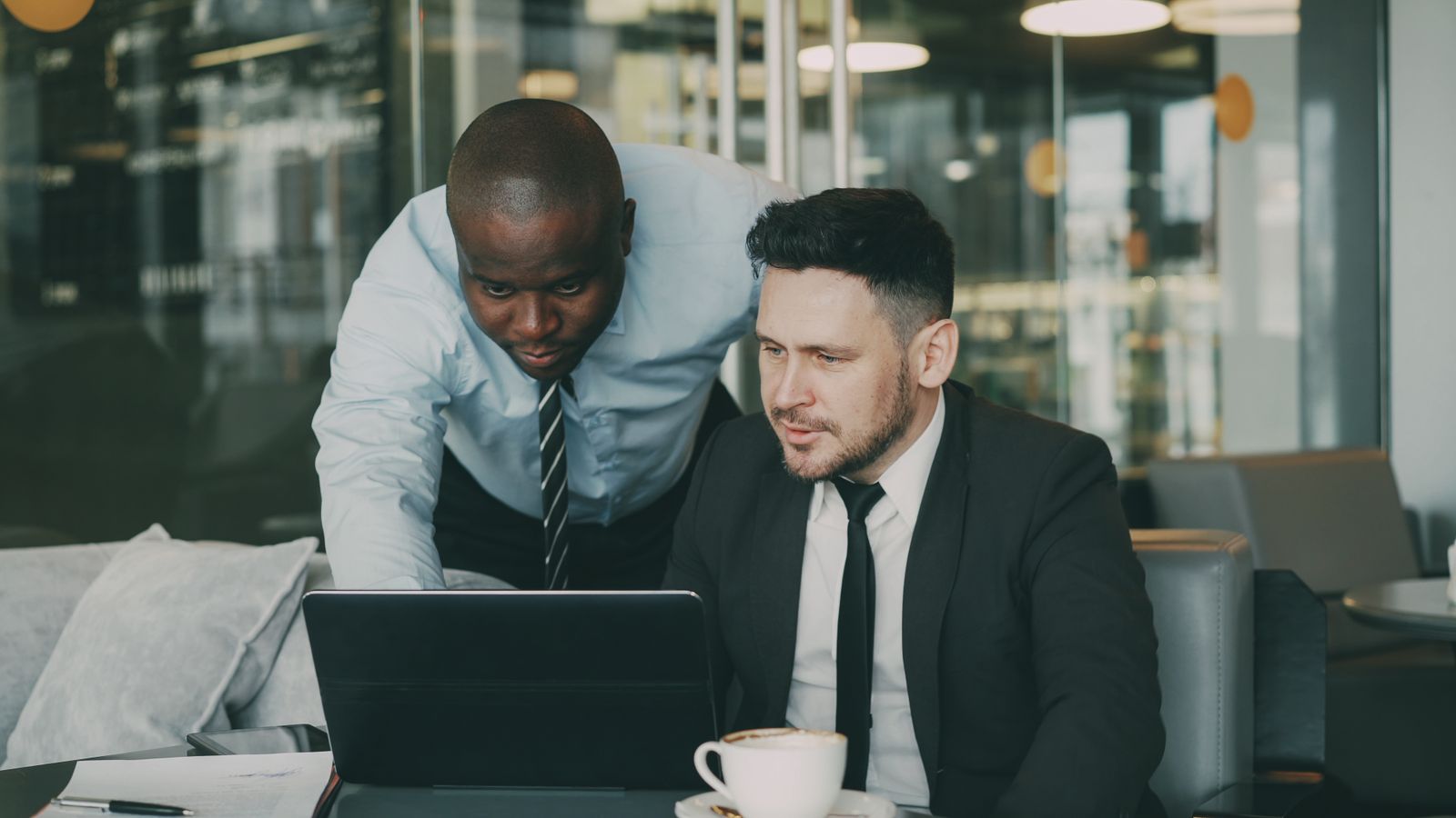 IT consultant reviewing a plan with a client on a laptop