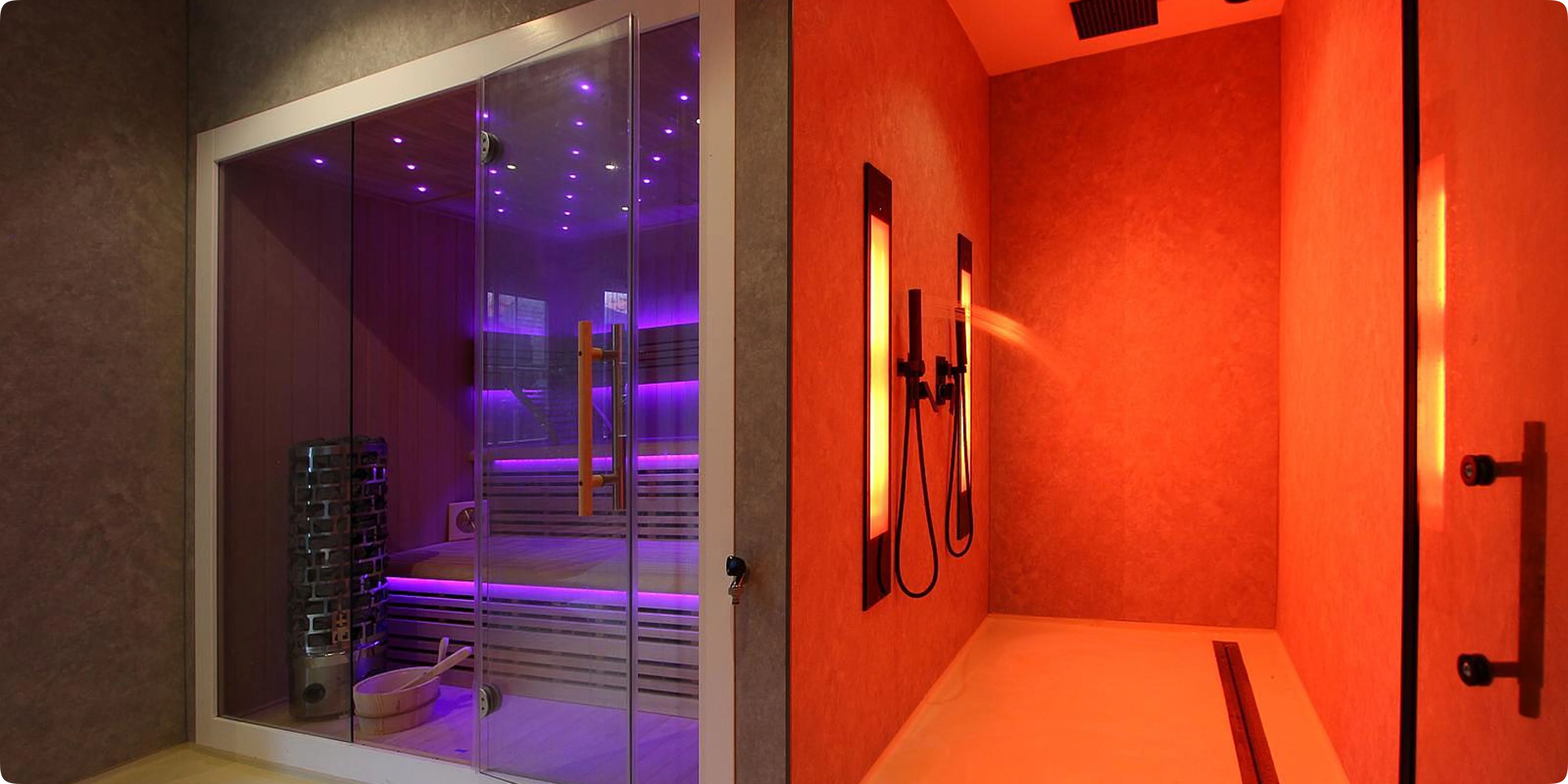 Sauna und Sunshower im Wellnessbereich des EuroParcs De Zeeuwse Duinen