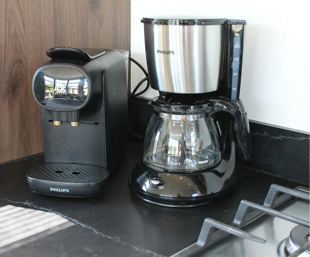 L’OR Barista Kapselmaschine und Philips Filterkaffeemaschine im Cube Exclusif 14 in Westkapelle