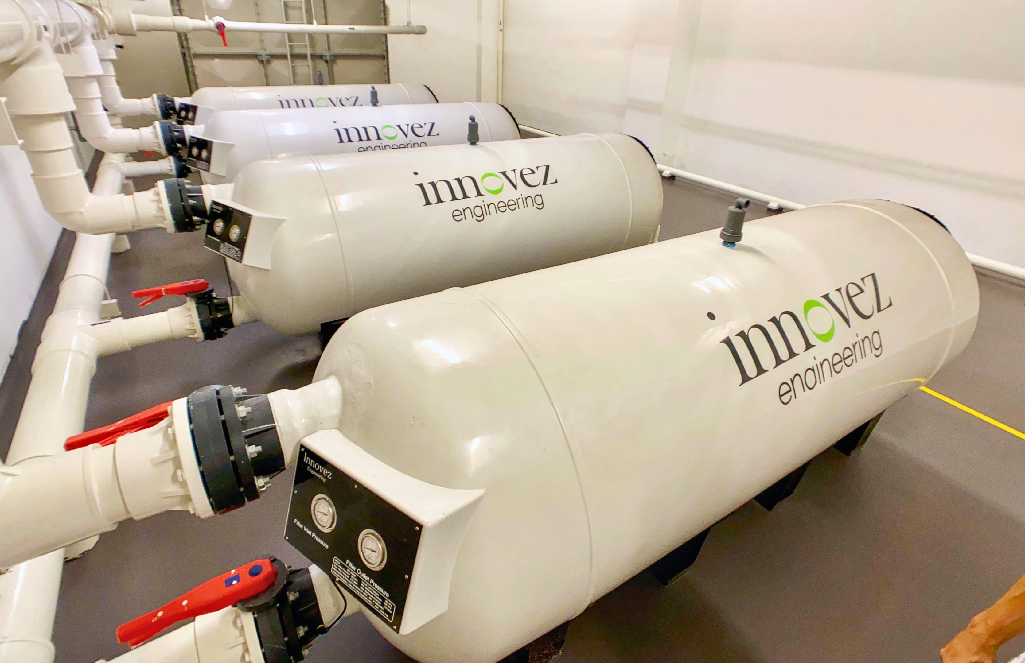 The Innovez pool fibreglass high-rate commercial pool filter is in use.