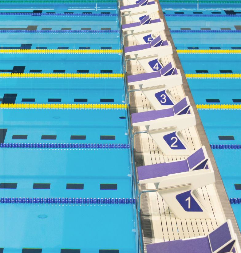 Innovez Bulkheads made of stainless steel divide a swimming pool up, so that it can be used for multiple purposes.