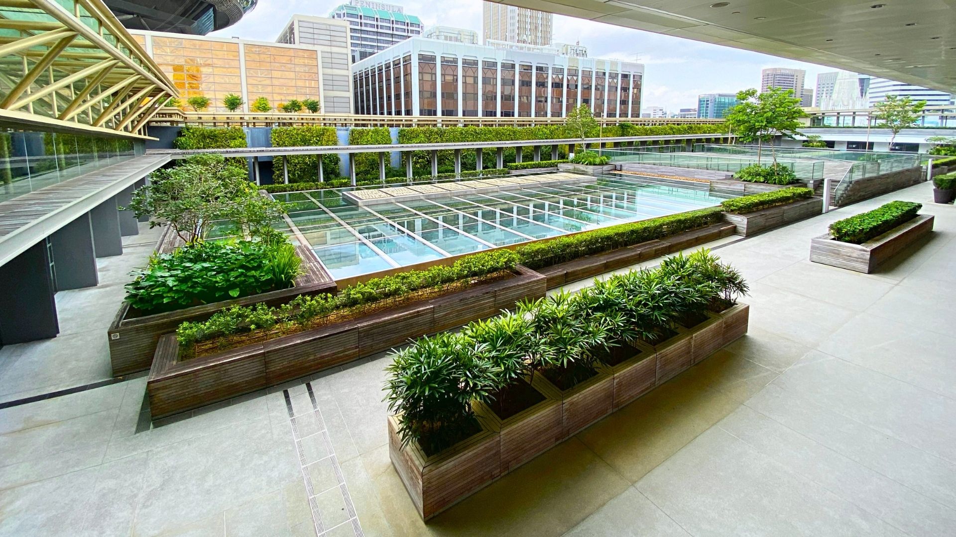The two infinity-edge Reflecting Pools at National Gallery Singapore, which ‘reflect’ the colours of the sky. The water features appear sleek and artistic, as the stainless steel piping for water filtration has been well-hidden beneath the glass floor.