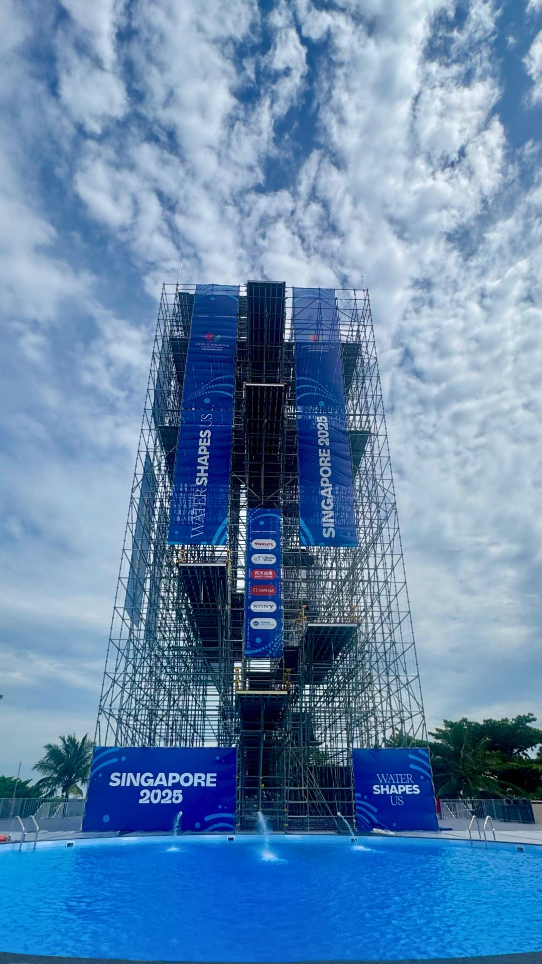 The temporary six-metre deep high diving pool at Sentosa for the World Aquatics Championships Singapore, constructed in modular steel structures for quick installation and removal. The platforms stand at 20 metres for women, and 27 metres for men.