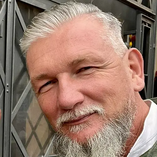 Alexander Zimmermann, S & Z Garten- und Landschaftsbau aus Gilching, blickt zufrieden wenn er an die Zusammenarbeit mit Annette Burger von Glücksgarten denkt