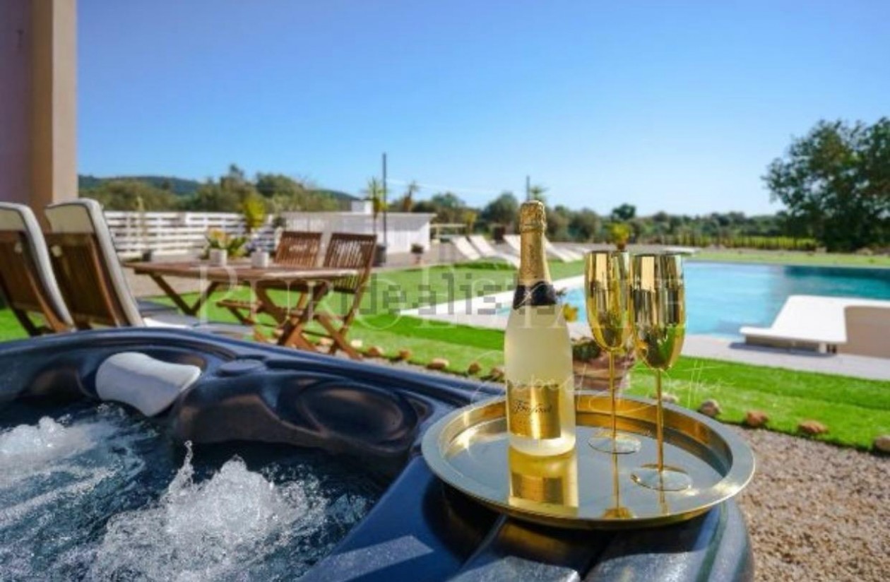 5 Schlafzimmer Villa mit Pool zum Verkauf in Llucmajor