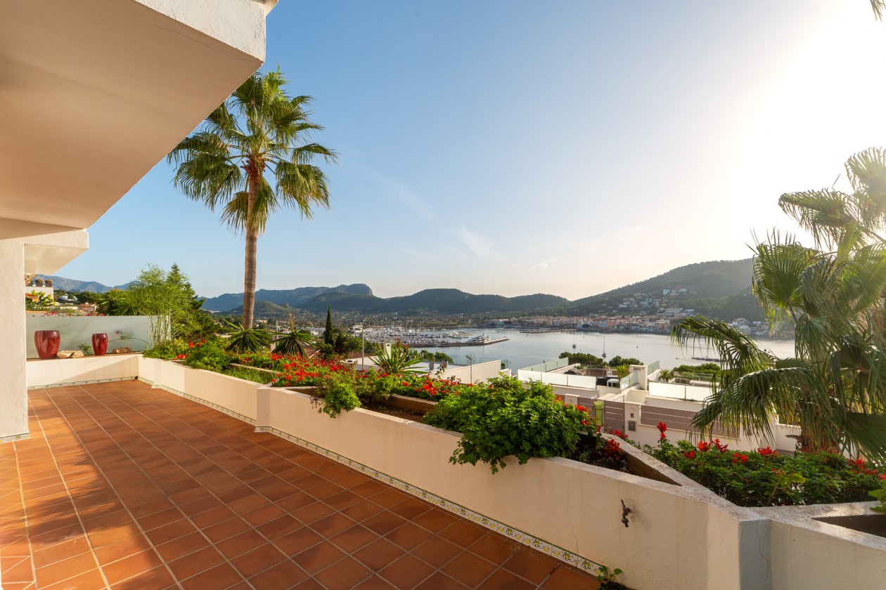 Fantastische Gelegenheit, in ein geräumiges Apartment mit fantastischem Meerblick in Port Andratx zu investieren