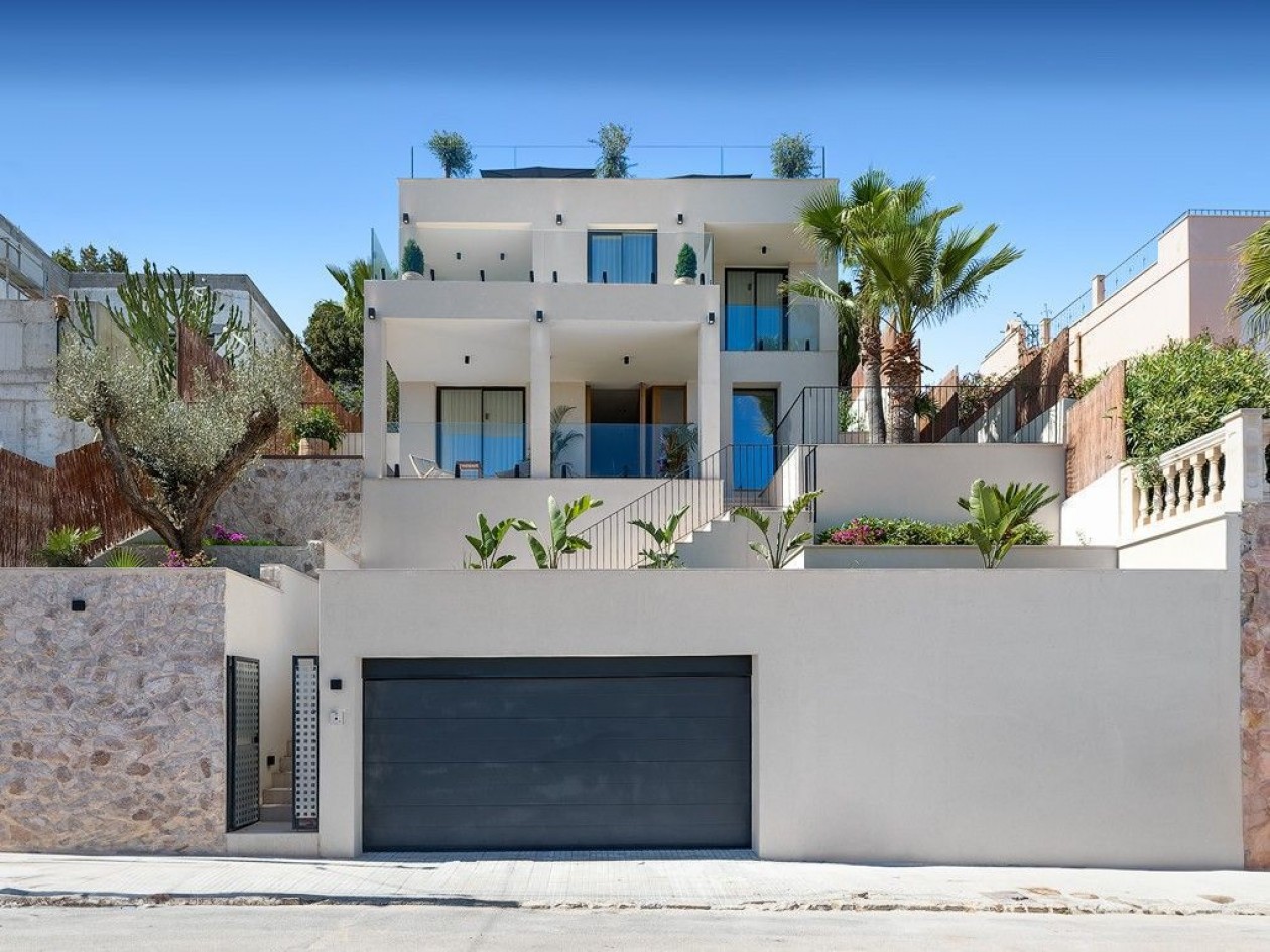 Renovierte Luxus‑Villa in Santa Ponsa mit Meer-, Golf‑ und Bergblick