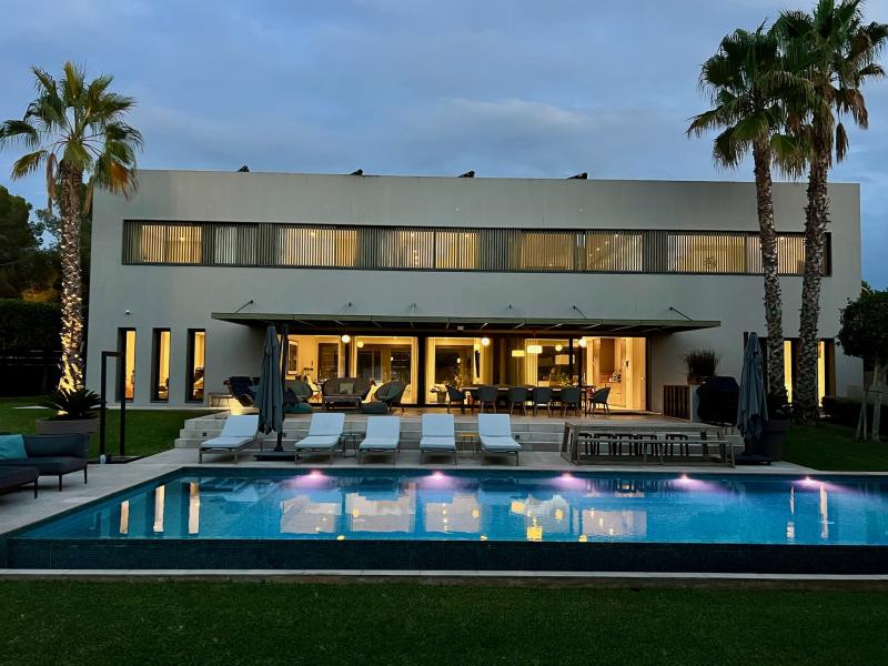 Exklusive Luxusvilla in Nova Santa Ponsa mit traumhaftem Meerblick, Salzwasser-Infinity-Pool und großzügigem Grundstück