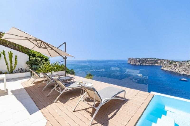 LUXUSVILLA MIT ERSTAUNLICHEM MEERBLICK IN PORT ANDRATX