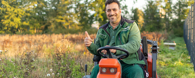 Gärtner am Rasenmähen in Norderstedt
