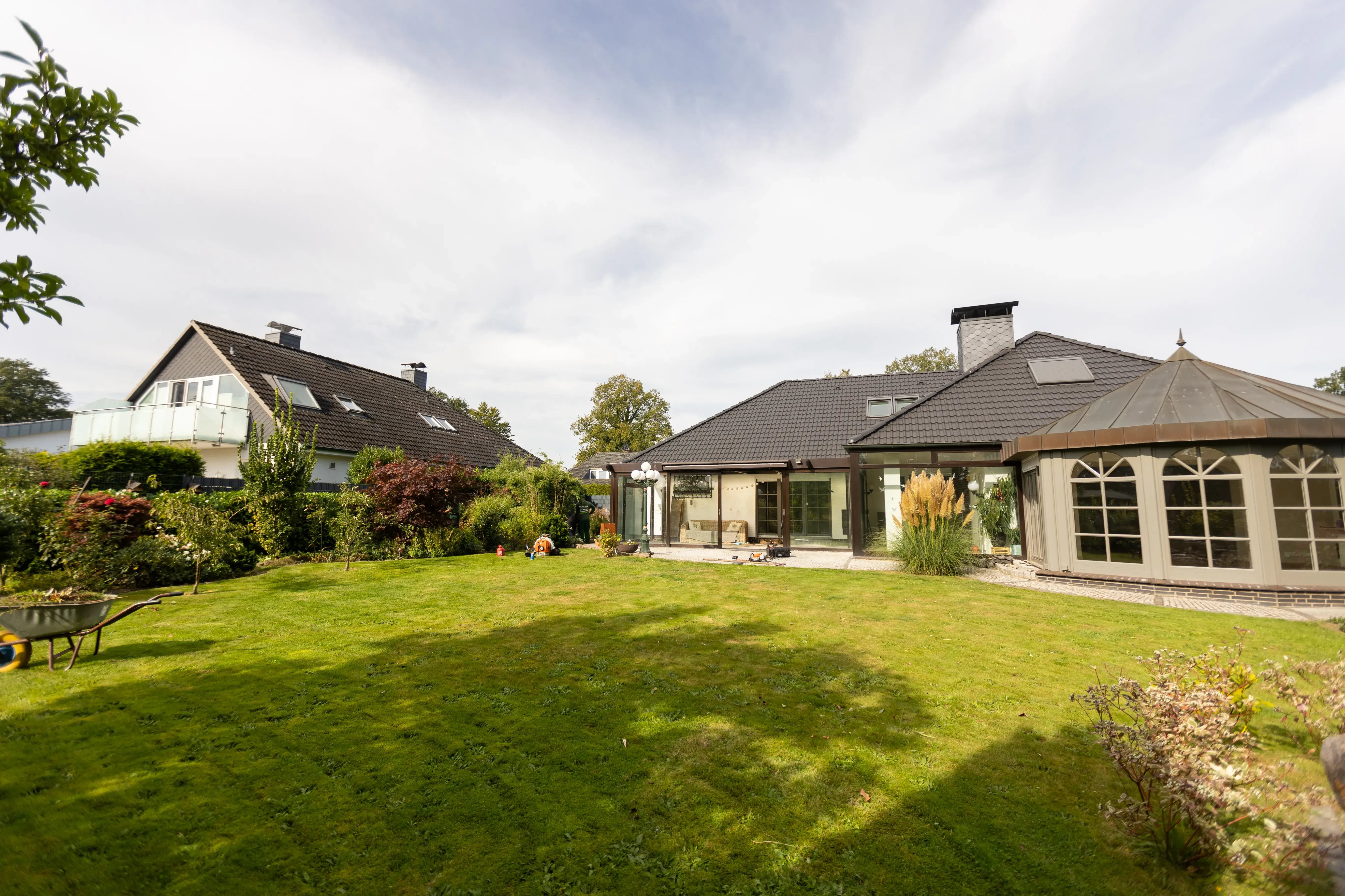 Rollrasen oder Rasensaat? Die richtige Wahl für Gärten in Kaltenkirchen