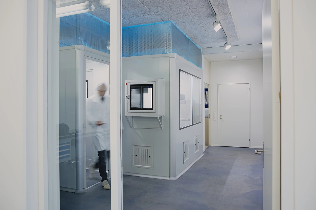 Reinraum von awalux in Würenlos