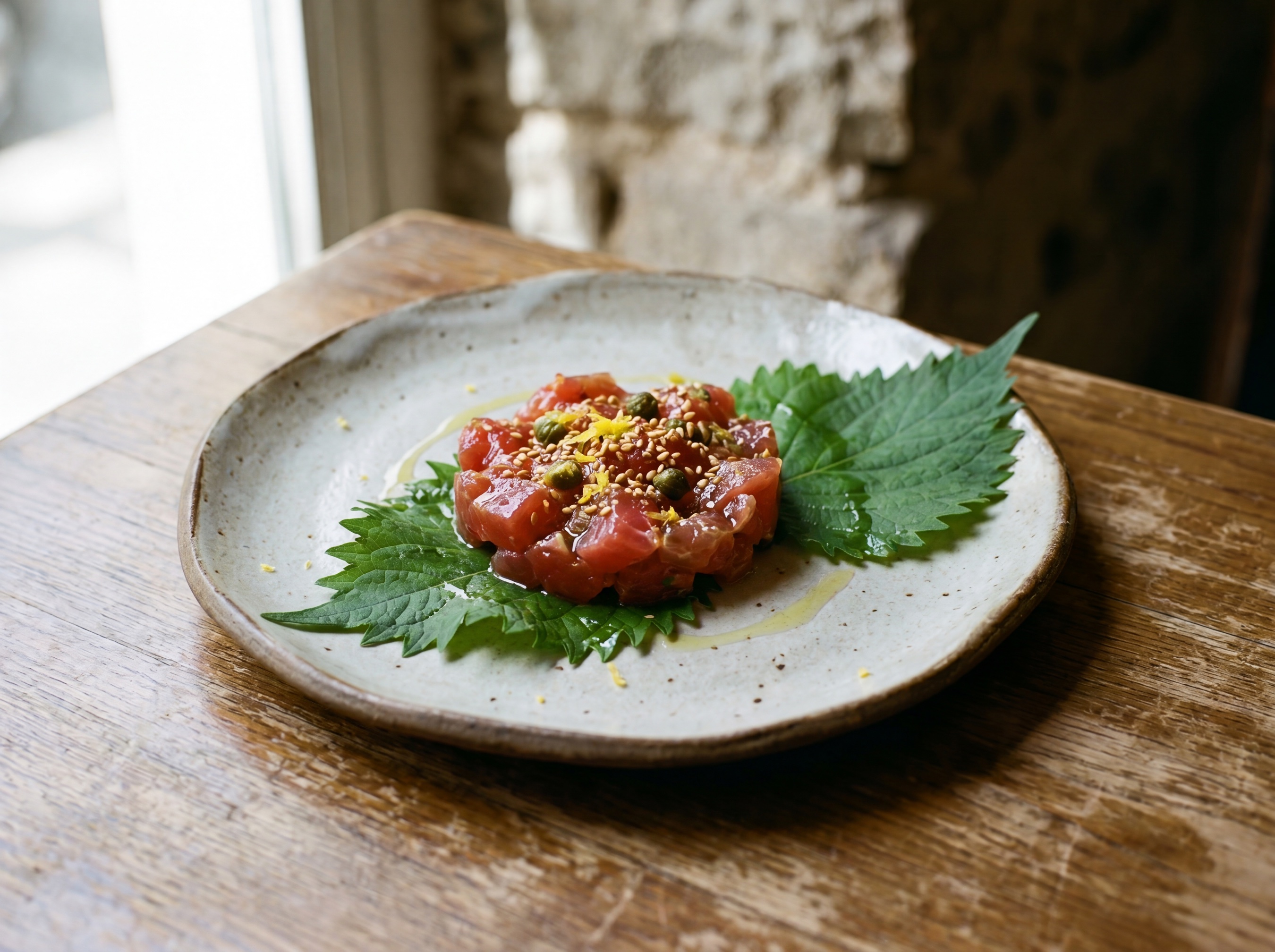 Tartare di tonno rosso con foglie di shiso