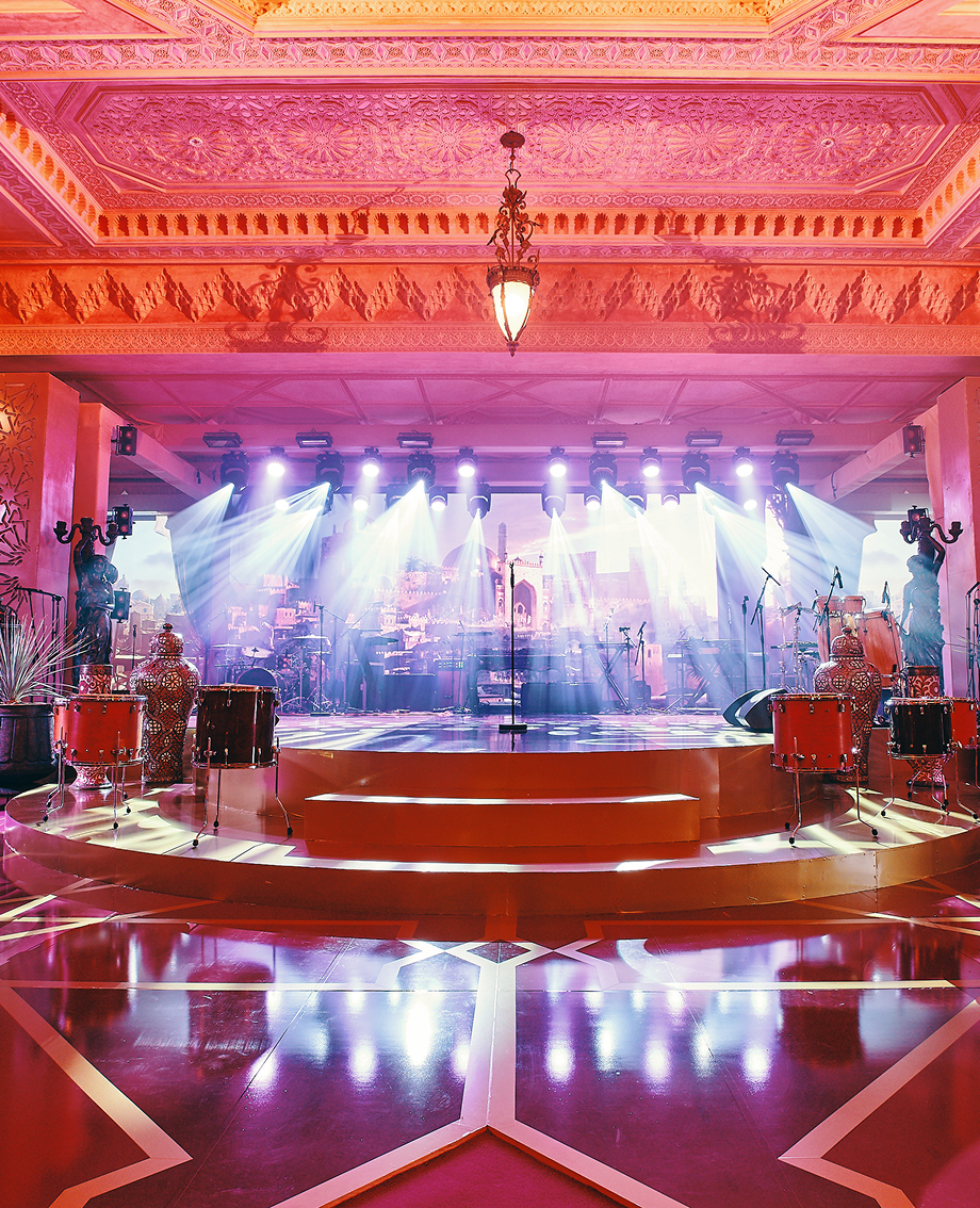 Sunlight shining through hanging white flowers and green leaves in an outdoor setting.