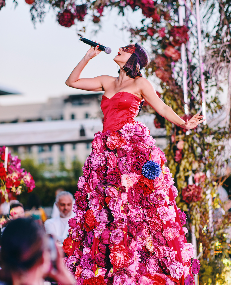 Sunlight shining through hanging white flowers and green leaves in an outdoor setting.