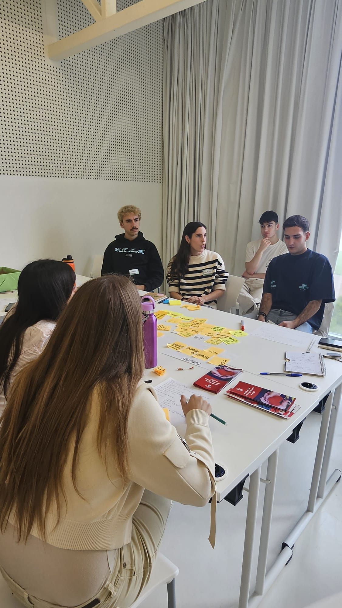 image of construction meetings (for a general contractor)