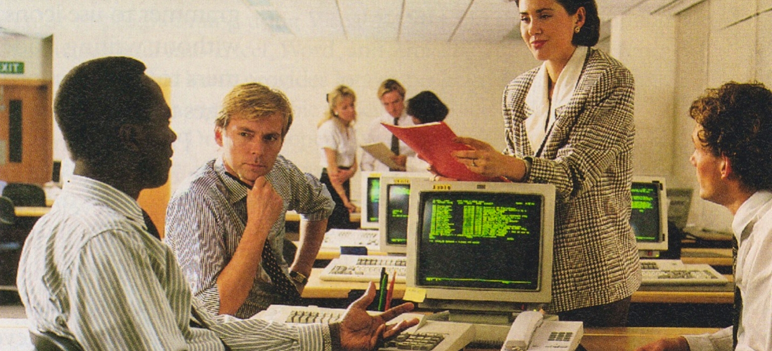 rental-office-hero-colleague