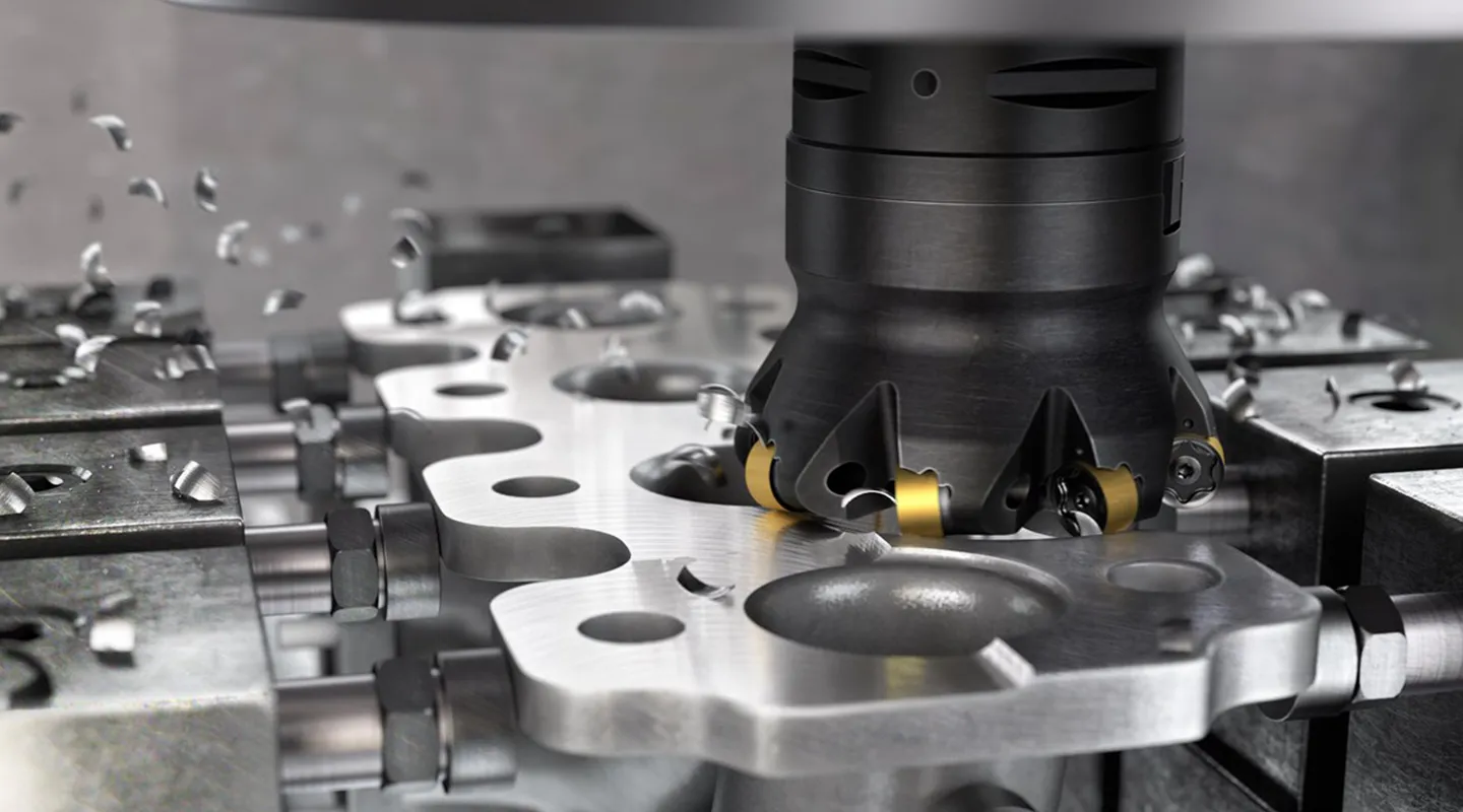 Close-up van een precisie gefreesd metalen machineonderdeel in zwart-wit.