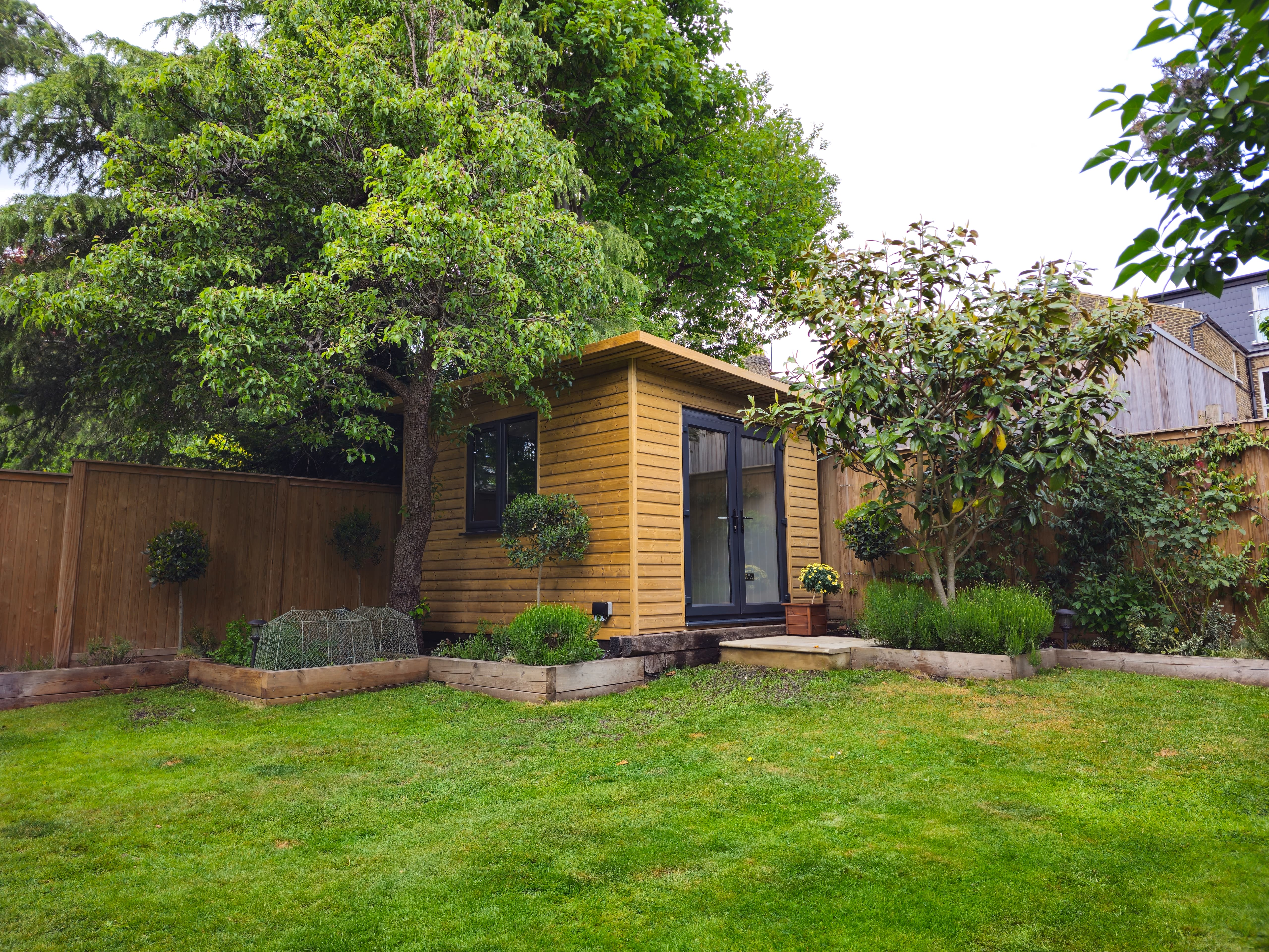 bespoke garden room and planting design in Streatham SW16