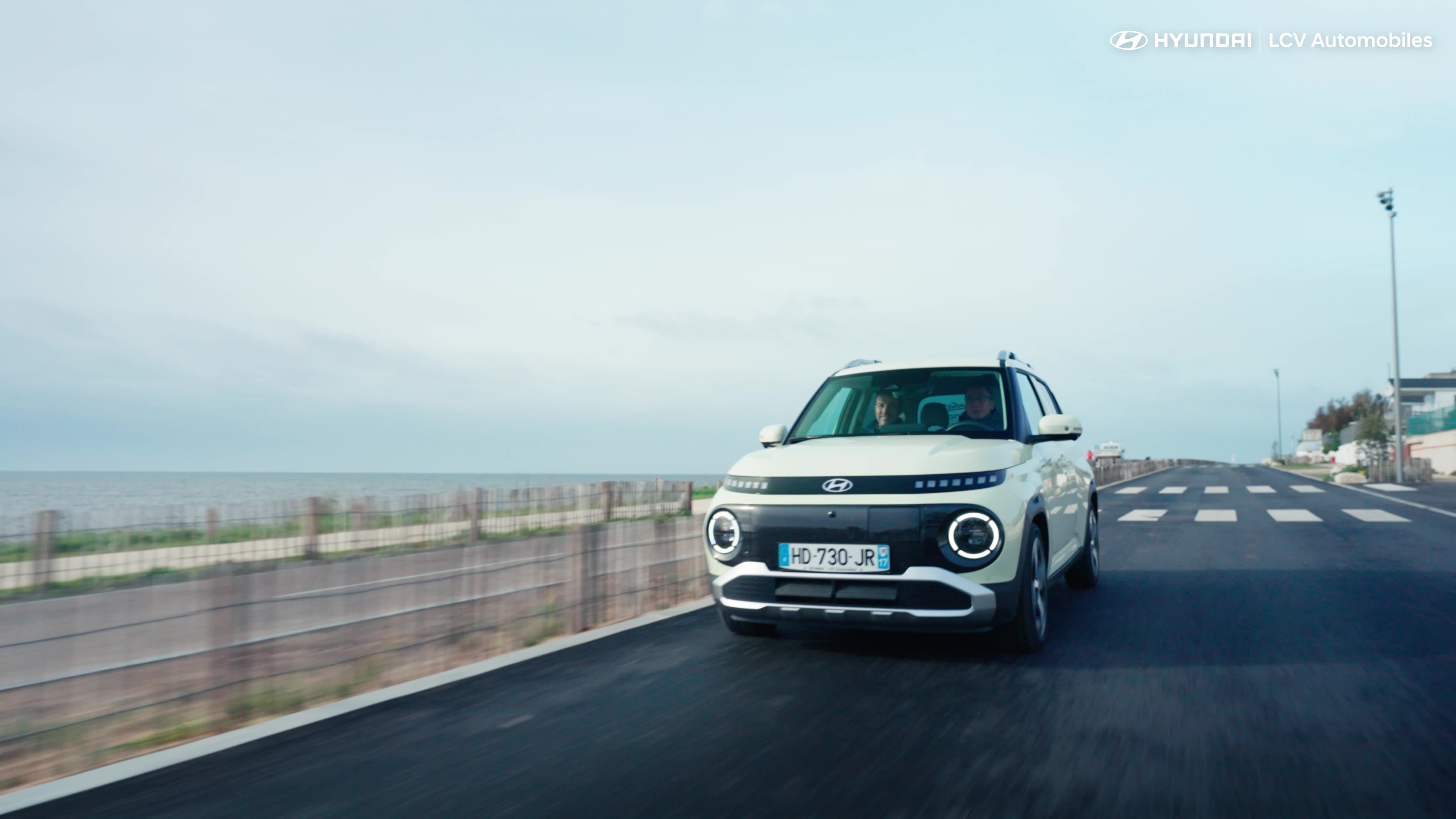 voiture en bord de mer