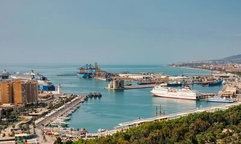 Vista panorámica del puerto de Málaga
