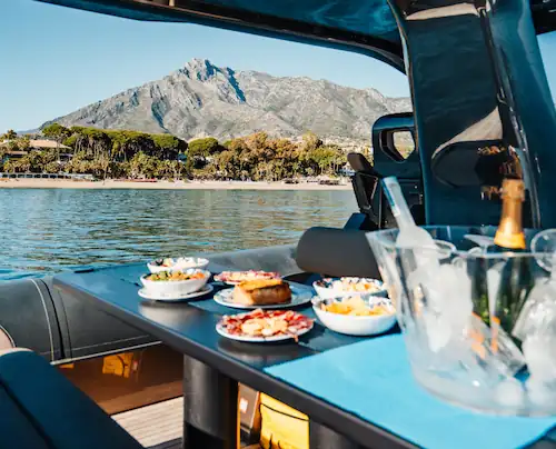 Interior Lancha Anvera 48