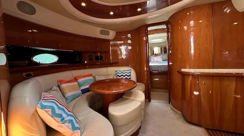 Lancha Carpe Diem interior