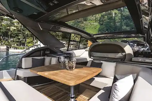 Yate Cranchi 44 interior