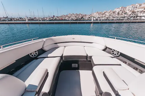 Lancha Regal 2800 popa