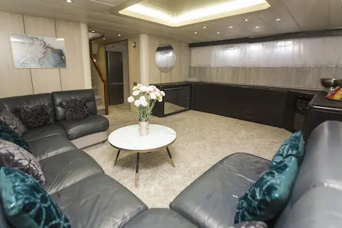 Yate Mangusta 80 interior