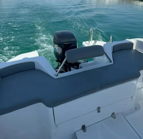 Lancha Voraz 500 popa