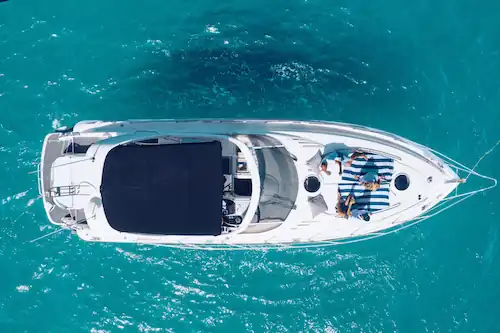 Lancha Fairline Targa 43 navegando