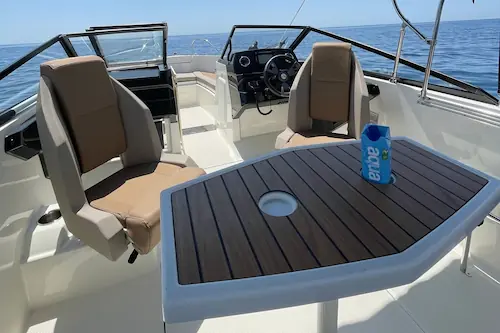 Lancha Taró cubierta