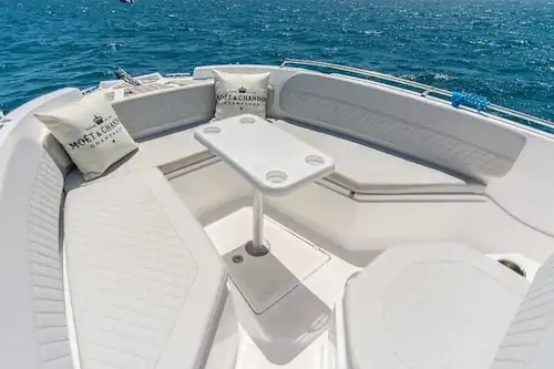 Lancha Nireus I popa