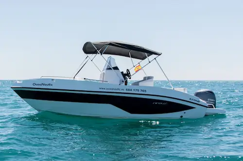 Lancha Nireus II navegando