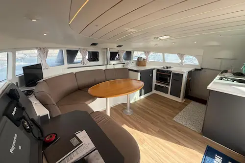 Catamarán Valhalla interior