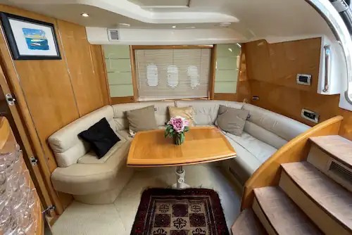 Lancha Absolute 39 interior