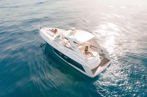 Lancha Absolute 39 navegando