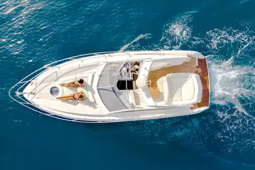 Lancha Absolute 39 vista desde arriba