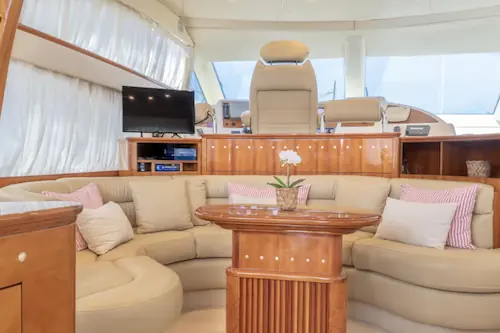 Lancha Azimut 58 Fly interior