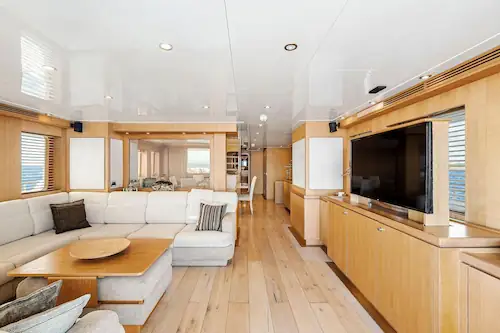 Yate Bandido 90 interior