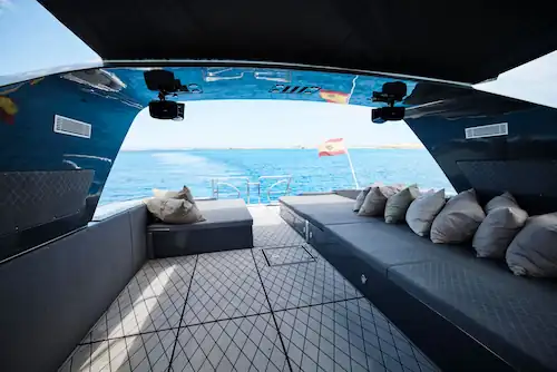 Yate Mangusta 80 Happy Hour cubierta