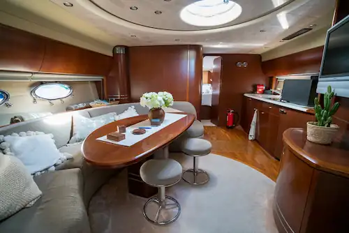 Interior del Yate Princess V58 Candela