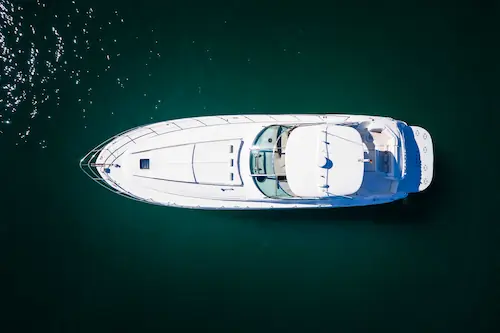 Lancha Sea Ray Sundancer 540 Coraje navegando