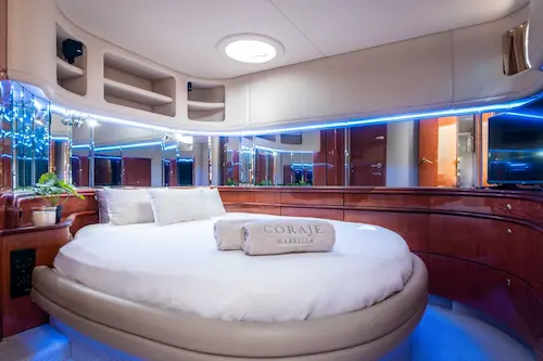 Camarote Lancha Sea Ray Sundancer 540 Coraje