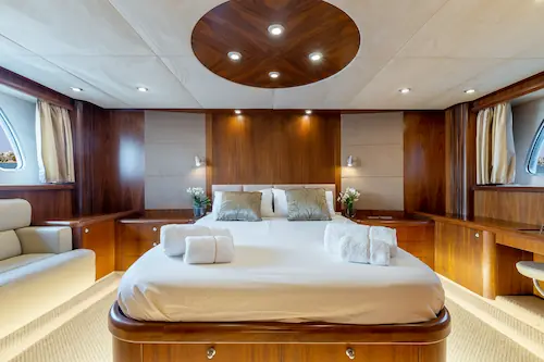 Lancha Sunseeker 72 The Office camarote