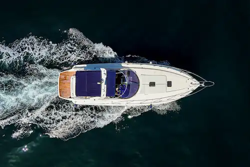Lancha Sunseeker Mustique 42 navegando