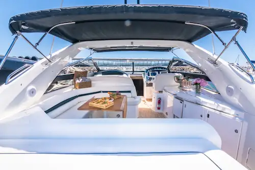 Lancha Sunseeker Predator 55 Vibe cubierta